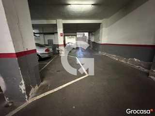 Garaje en venta en Les Planes en Hospitalet de Llobregat, L´