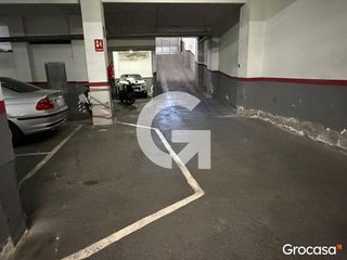 Garaje en venta en Les Planes en Hospitalet de Llobregat, L´