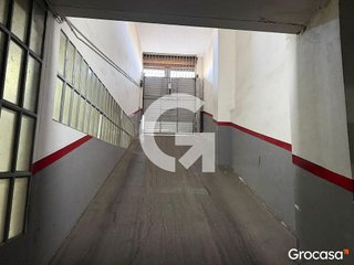 Garaje en venta en Les Planes en Hospitalet de Llobregat, L´