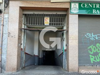 Garaje en venta en Les Planes en Hospitalet de Llobregat, L´