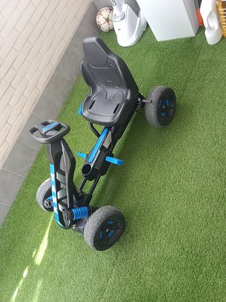 Coche a pedal de 3 a 5 años
