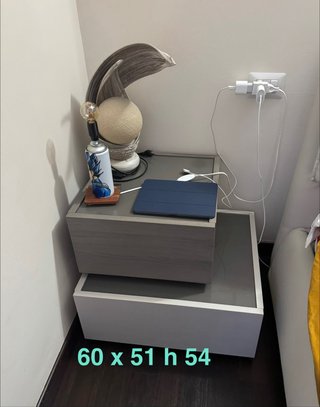 Cassettiera e comodini abbinati