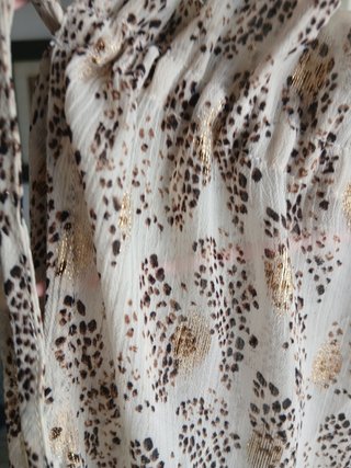 Vestido de verano beige y dorado
