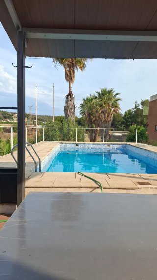 Casa con parcela, nave, almacén, piscina, etc