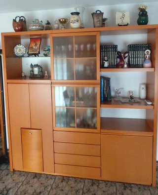 Mueble de salón madera y cristal