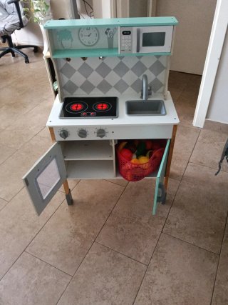 Cocinita de madera para niña