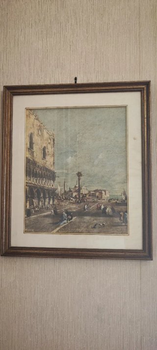 Cornici con quadri 10 euro a pezzo.