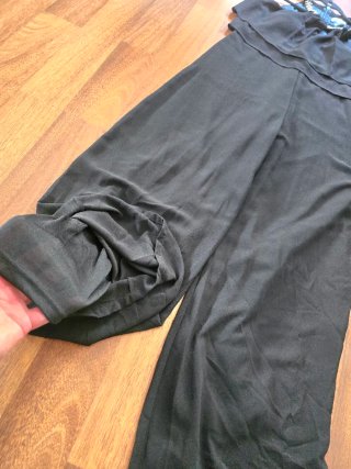 Mono negro con pedrería
