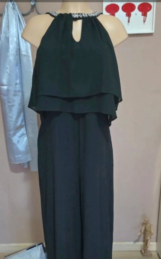 Mono negro con pedrería
