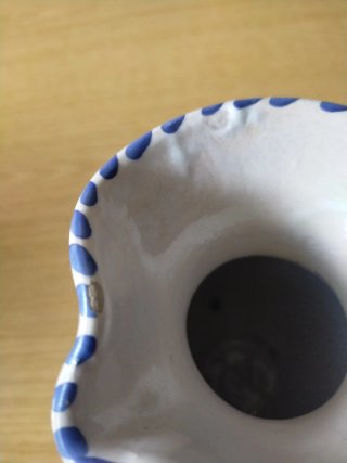 Jarrón de cerámica pintado a mano