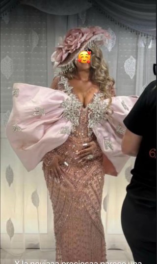 Vestido de boda gitana rosa y dorado