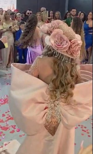Vestido de boda gitana rosa y dorado