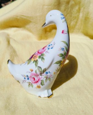 Figura de porcelana Fenton floral