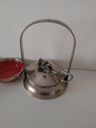 Cenicero antiguo metálico con mechero