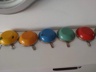 Cenicero antiguo metálico con mechero