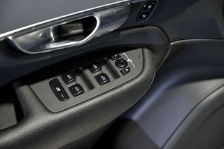 Volvo XC90   2.0 B5 D AWD Momentum Pro Auto