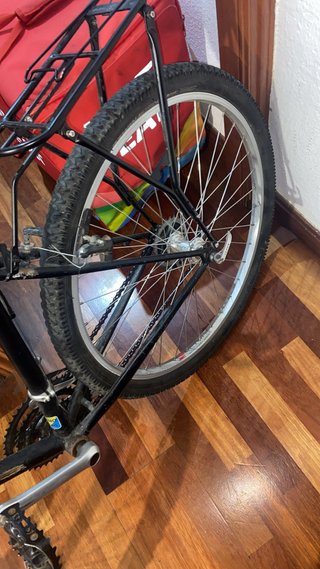 Bicicleta Montaña Negra con velocidades