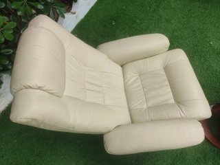 Sillón reclinable giratorio piel beige