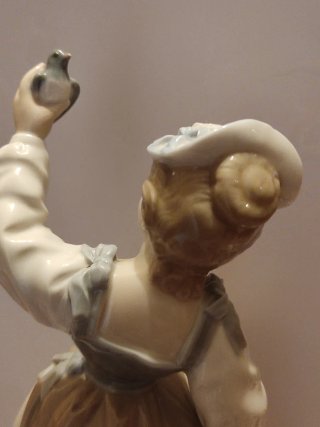 Figura Lladro porcelana niña con pájaro