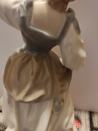 Figura Lladro porcelana niña con pájaro
