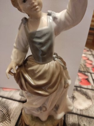 Figura Lladro porcelana niña con pájaro
