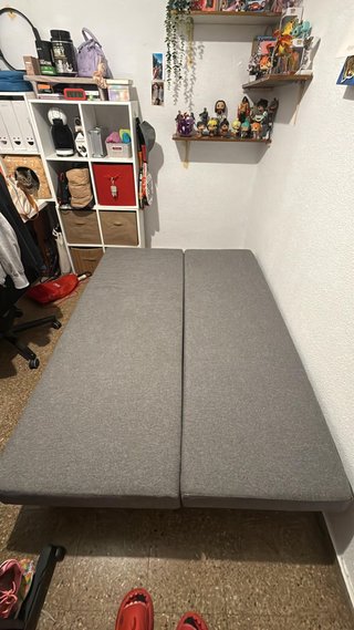 Sofá cama gris plegable como nuevo