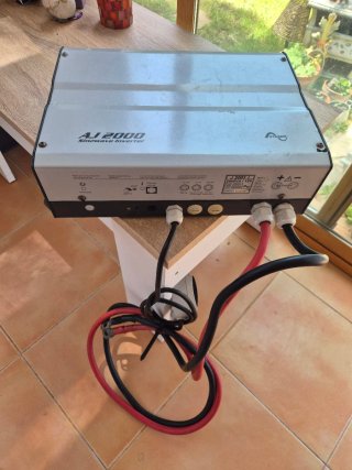 Inversor AJ2000 Sinewave 12V a 220V