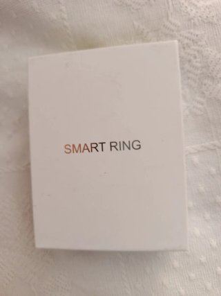 Este dispositivo es un anillo inteligente.