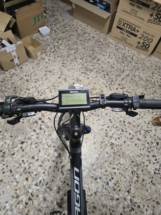 Bicicleta Eléctrica Negra marca HEXAGON