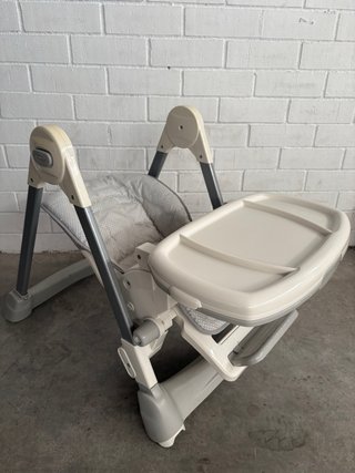 Trona infantil con bandeja