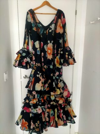 Precioso traje de flamenca estampado floral