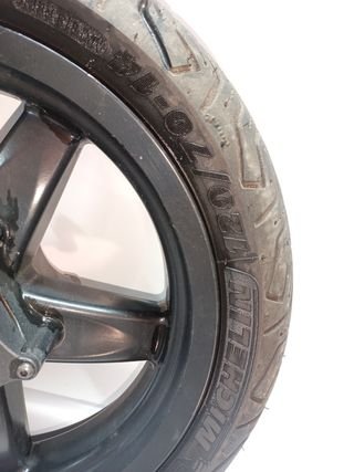 Llanta delantera con neumático Piaggio X7 EVO 125