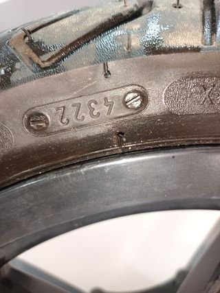 Llanta delantera con neumático Piaggio X7 EVO 125