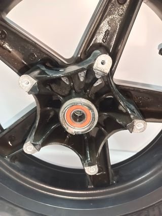 Llanta delantera con neumático Piaggio X7 EVO 125