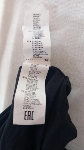 Gilet nero con chiusura a alamaro
