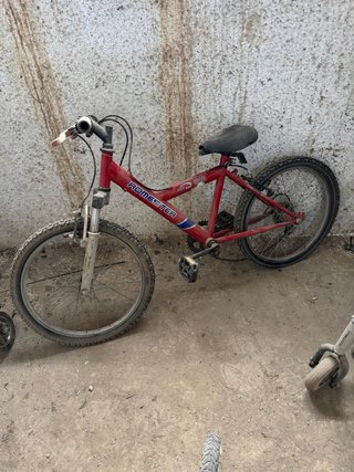 Lote 5 bicicletas y patinete