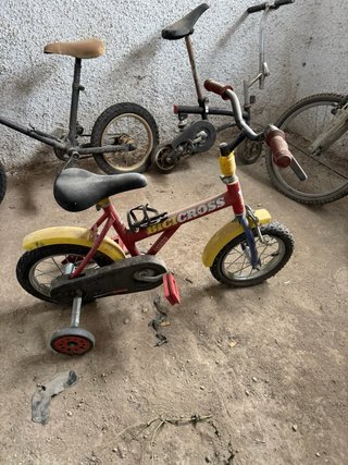 Lote 5 bicicletas y patinete