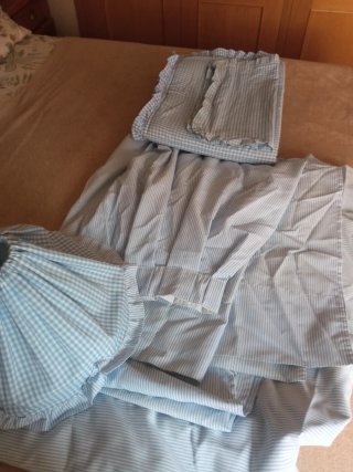 Conjunto ropa de cama infantil azul. Lámpara