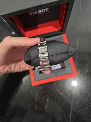 Reloj Tissot Seastar esfera negra