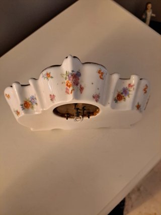 Reloj sobremesa  porcelana decoración mitológica