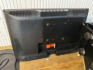 Televisor Stan Line 12V Autocaravana. Con soporte.