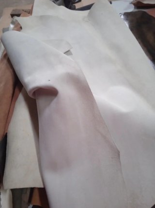 Piel Nobuck Blanco Roto 18€.