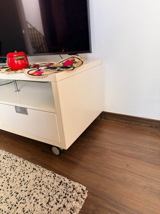 Mueble TV Ikea Blanco con Ruedas