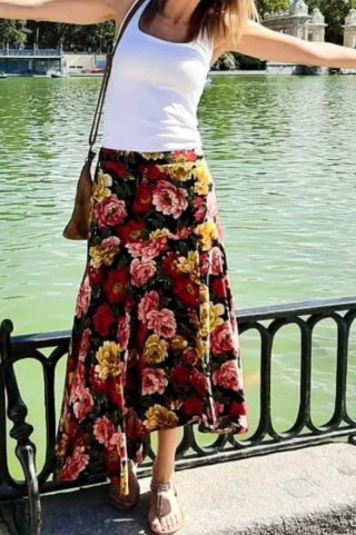 Falda floral corte irregular