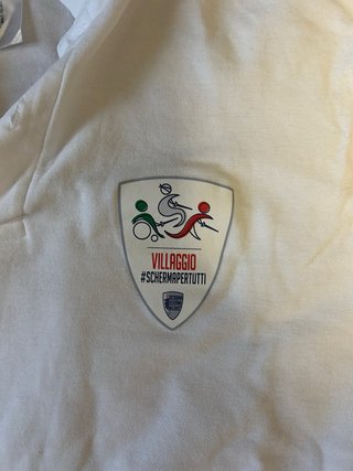 Polo bianca con logo stampato