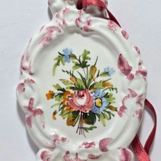 Piccola acquasantiera ceramica smaltata con fiori