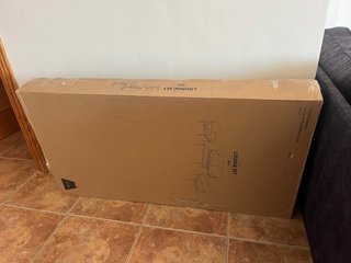 Tavolo da centro esterno beige nuovo