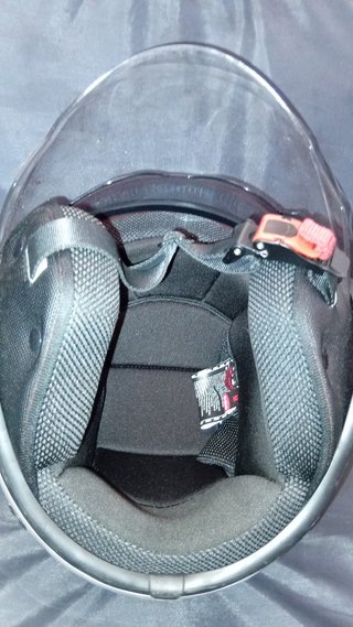 Casco de moto rojo y blanco