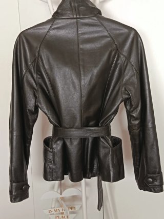Chaqueta de cuero marrón con cinturón T-38/