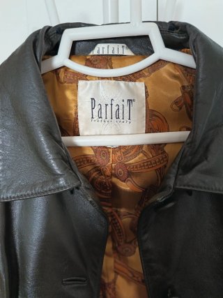 Chaqueta de cuero marrón con cinturón T-38/